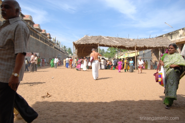 srirangam temple manalveli